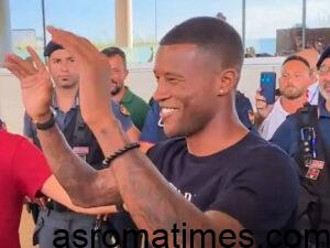 wijnaldum-receives-wild-welcome-in-italy-to-complete-move