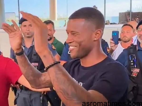 wijnaldum-receives-wild-welcome-in-italy-to-complete-move